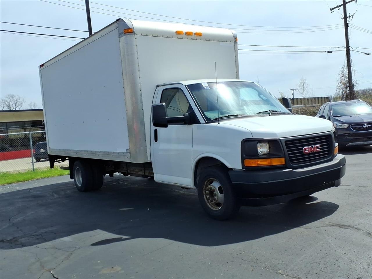 GMC Savana Commercial Cutaway  2017