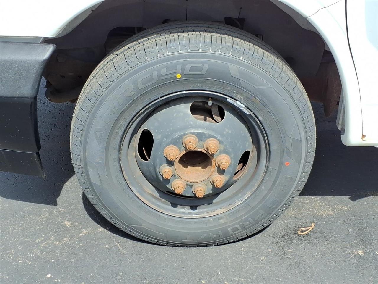 GMC Savana Commercial Cutaway  2017