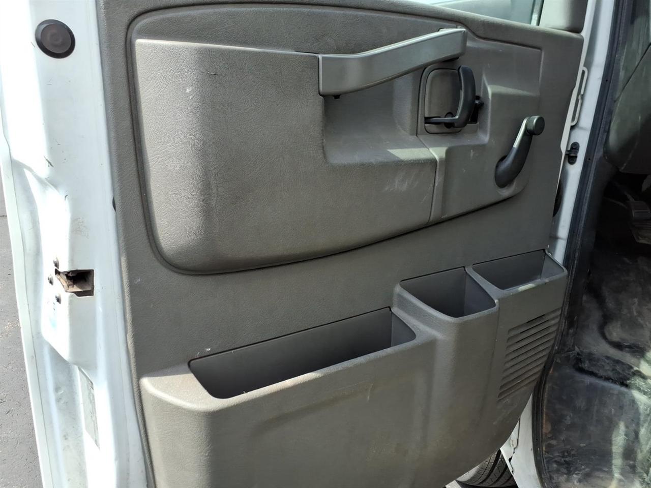 GMC Savana Commercial Cutaway  2017