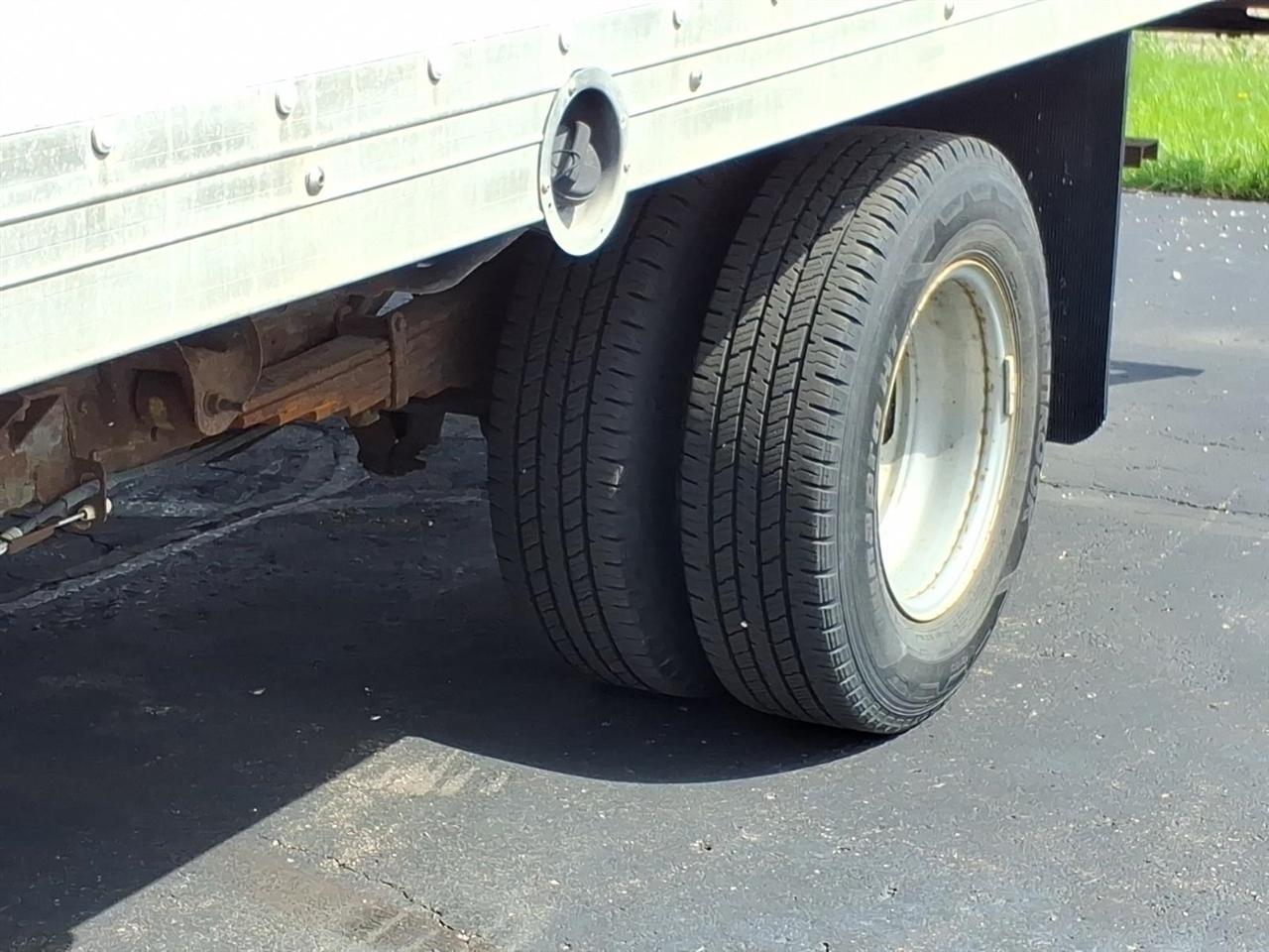 GMC Savana Commercial Cutaway  2017