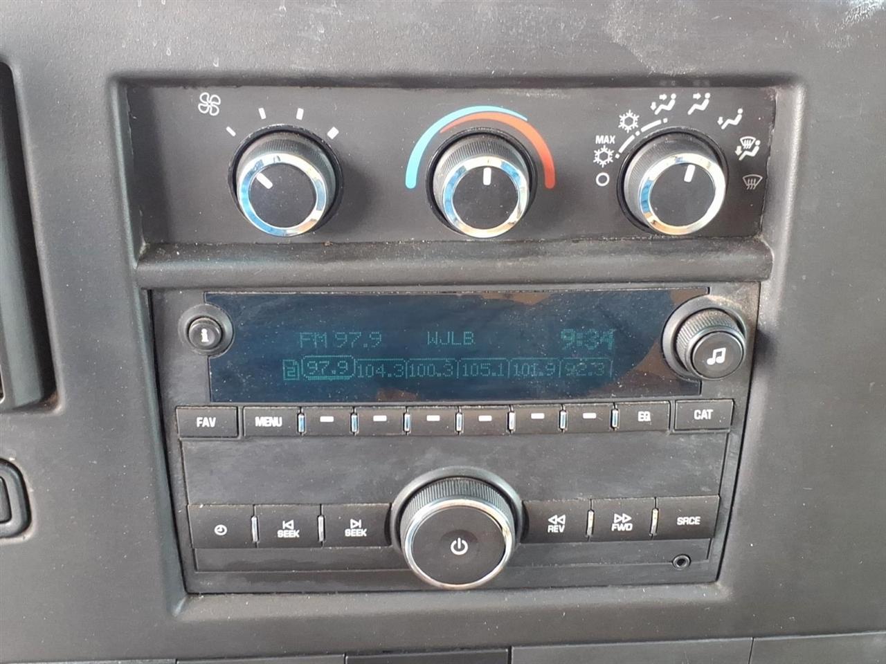 GMC Savana Commercial Cutaway  2017