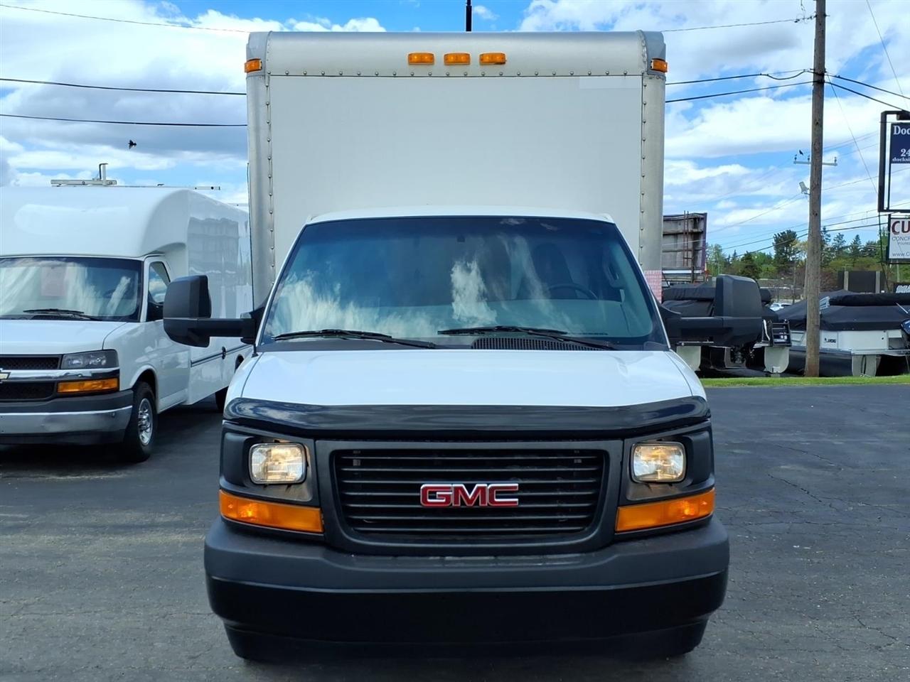 GMC Savana Commercial Cutaway  2017