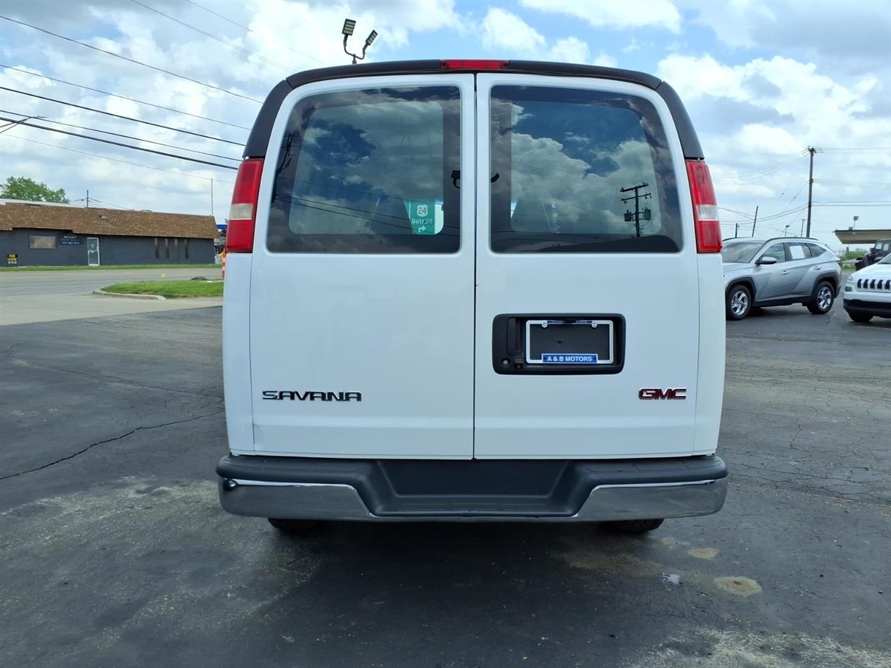 GMC Savana Cargo Van  2021