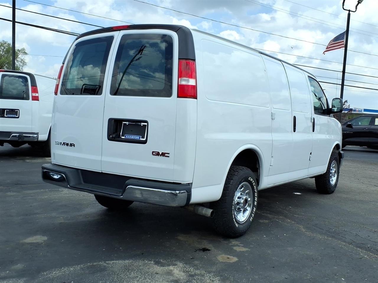 GMC Savana Cargo Van  2021