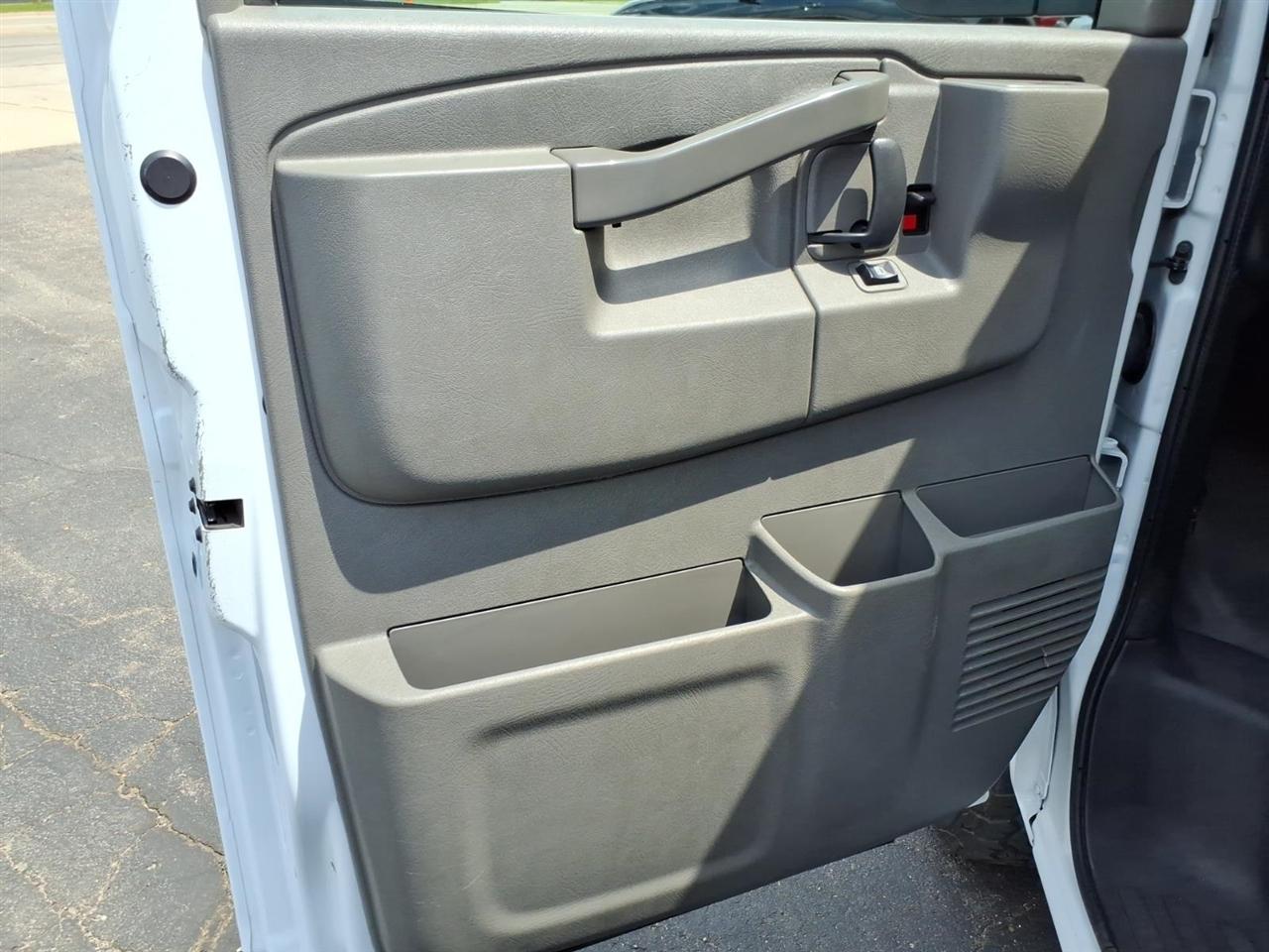 GMC Savana Cargo Van  2021
