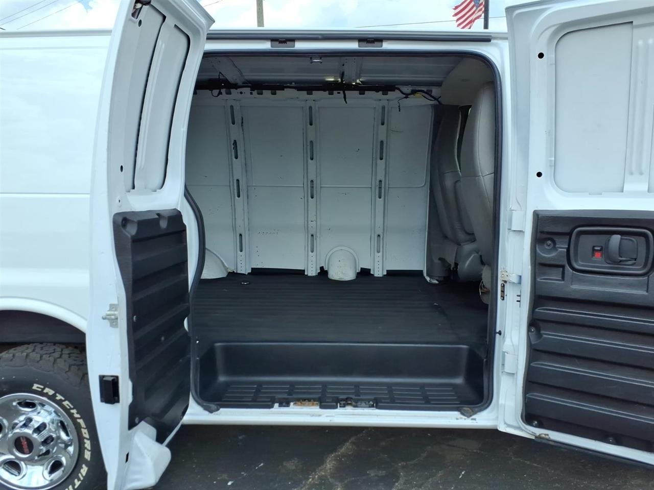 GMC Savana Cargo Van  2021