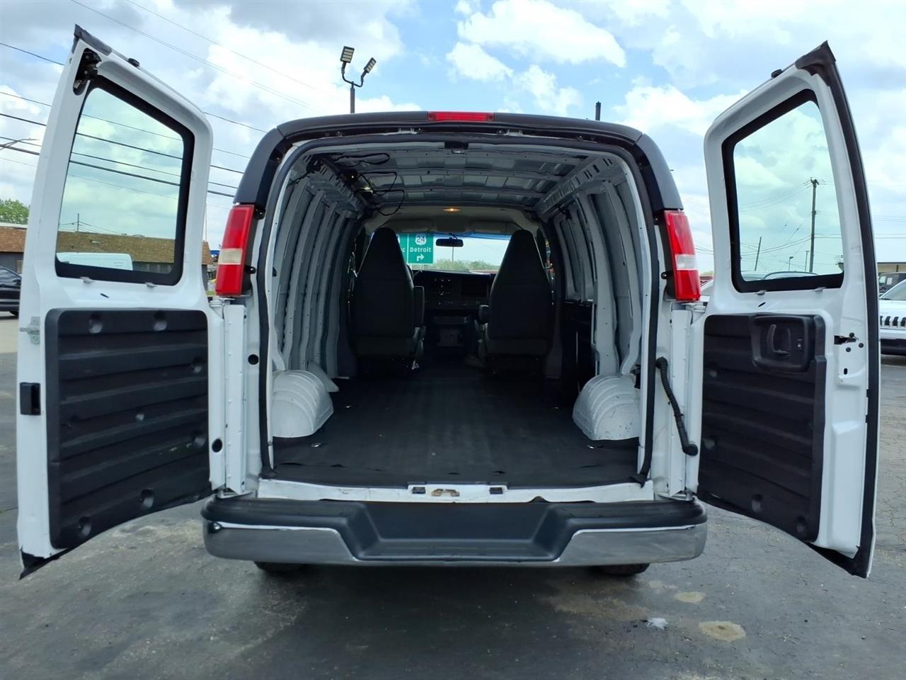 GMC Savana Cargo Van  2021
