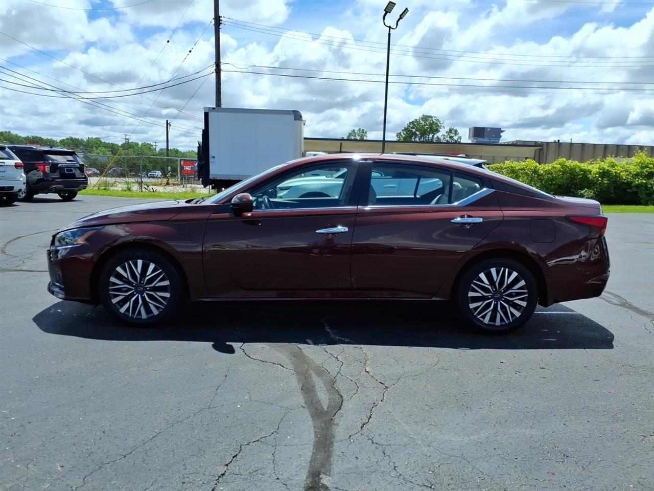 Nissan Altima  2024
