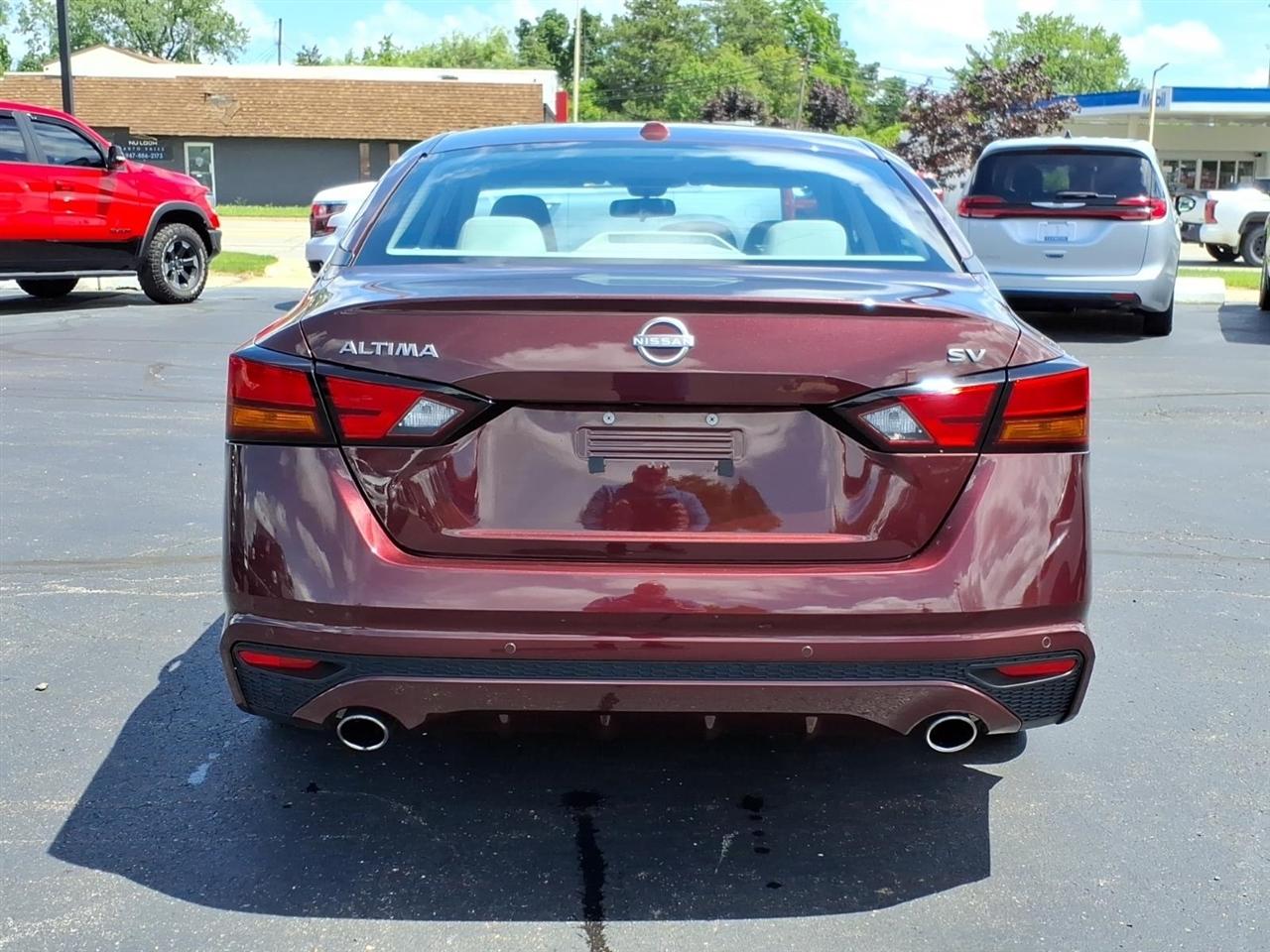 Nissan Altima  2024