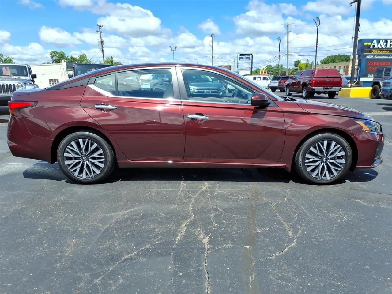 Nissan Altima  2024