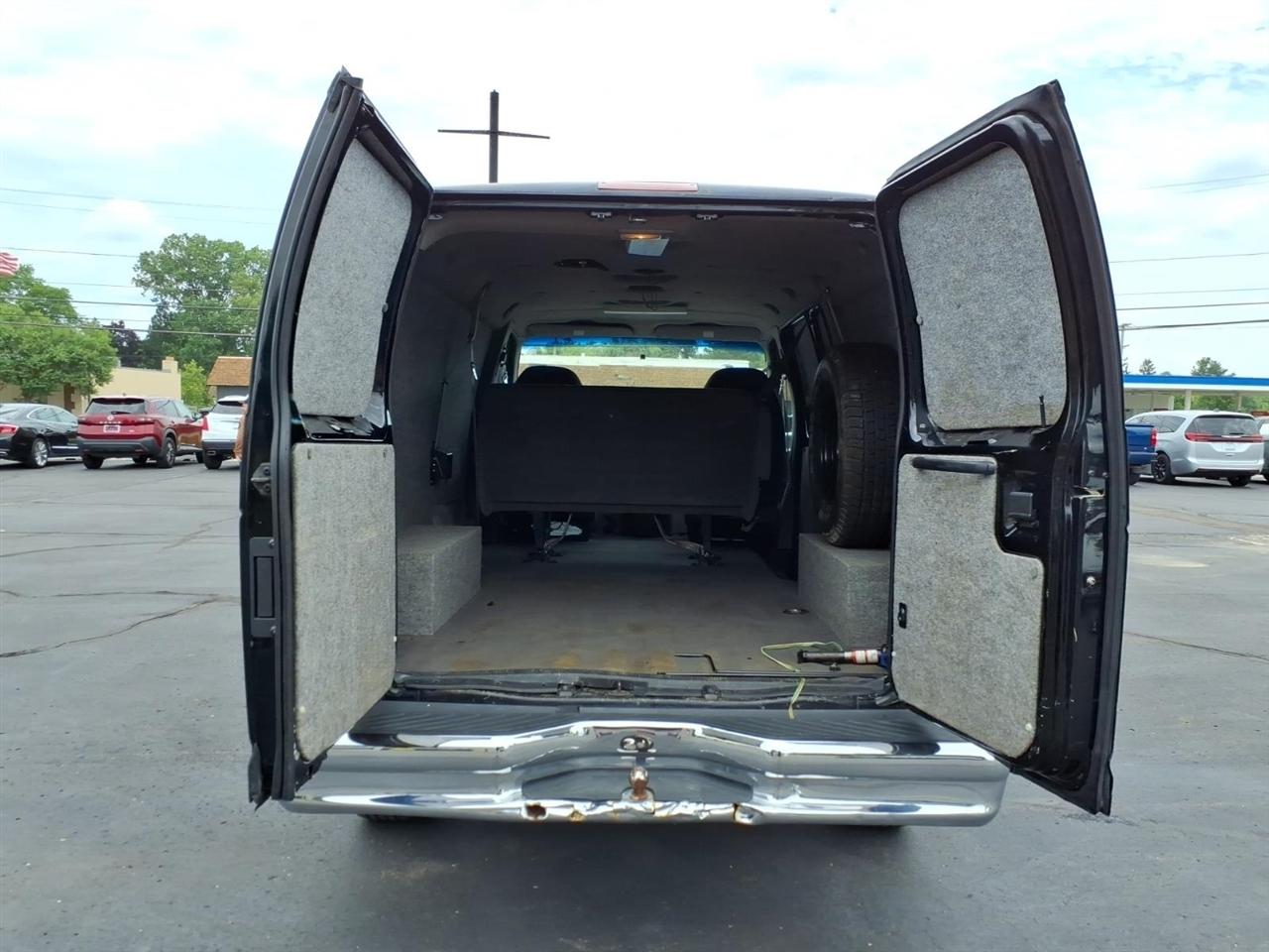 Ford Econoline Cargo Van  2001