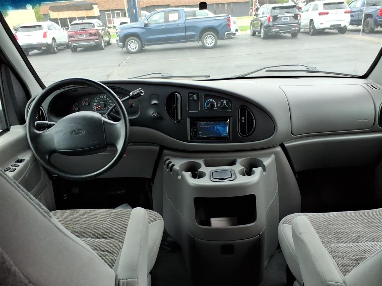 Ford Econoline Cargo Van  2001