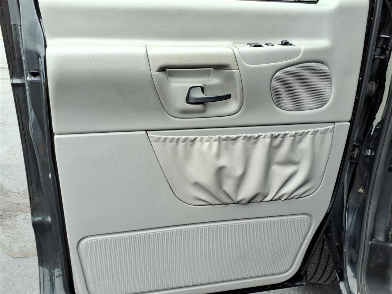 Ford Econoline Cargo Van  2001