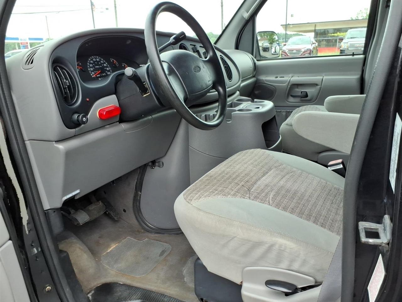 Ford Econoline Cargo Van  2001