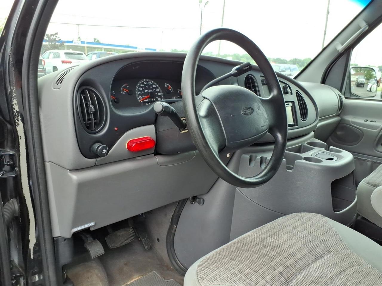 Ford Econoline Cargo Van  2001