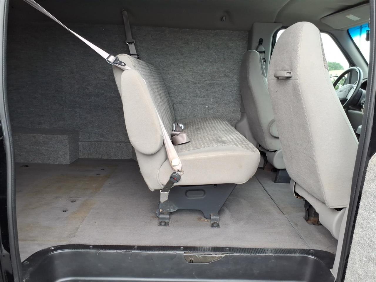 Ford Econoline Cargo Van  2001