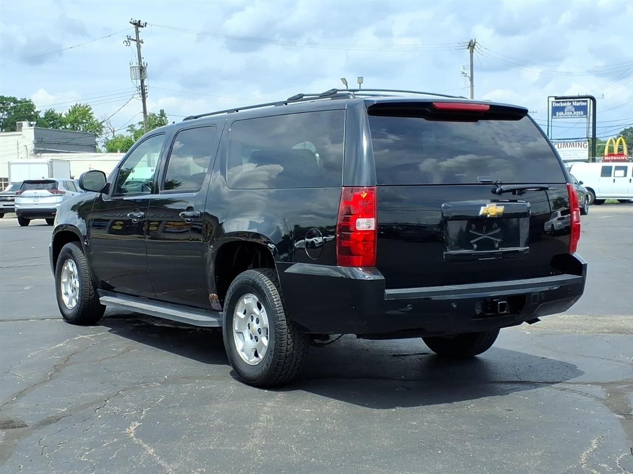 Chevrolet Suburban  2010