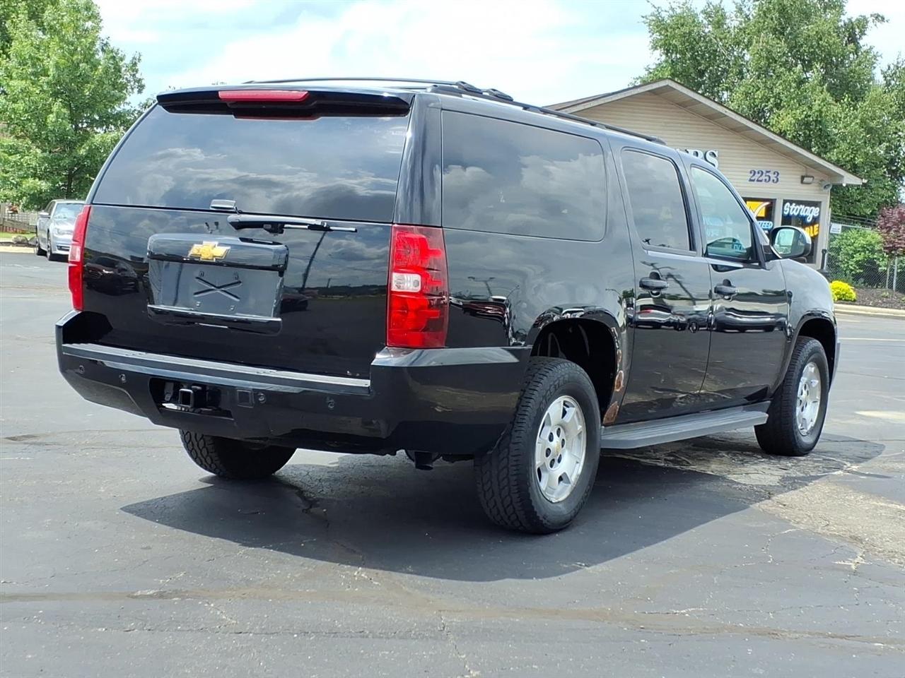 Chevrolet Suburban  2010