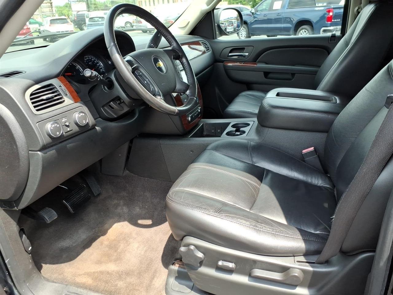 Chevrolet Suburban  2010