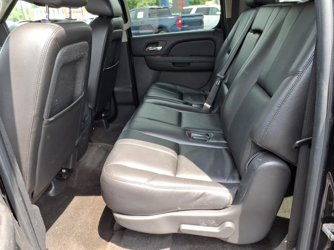 Chevrolet Suburban  2010