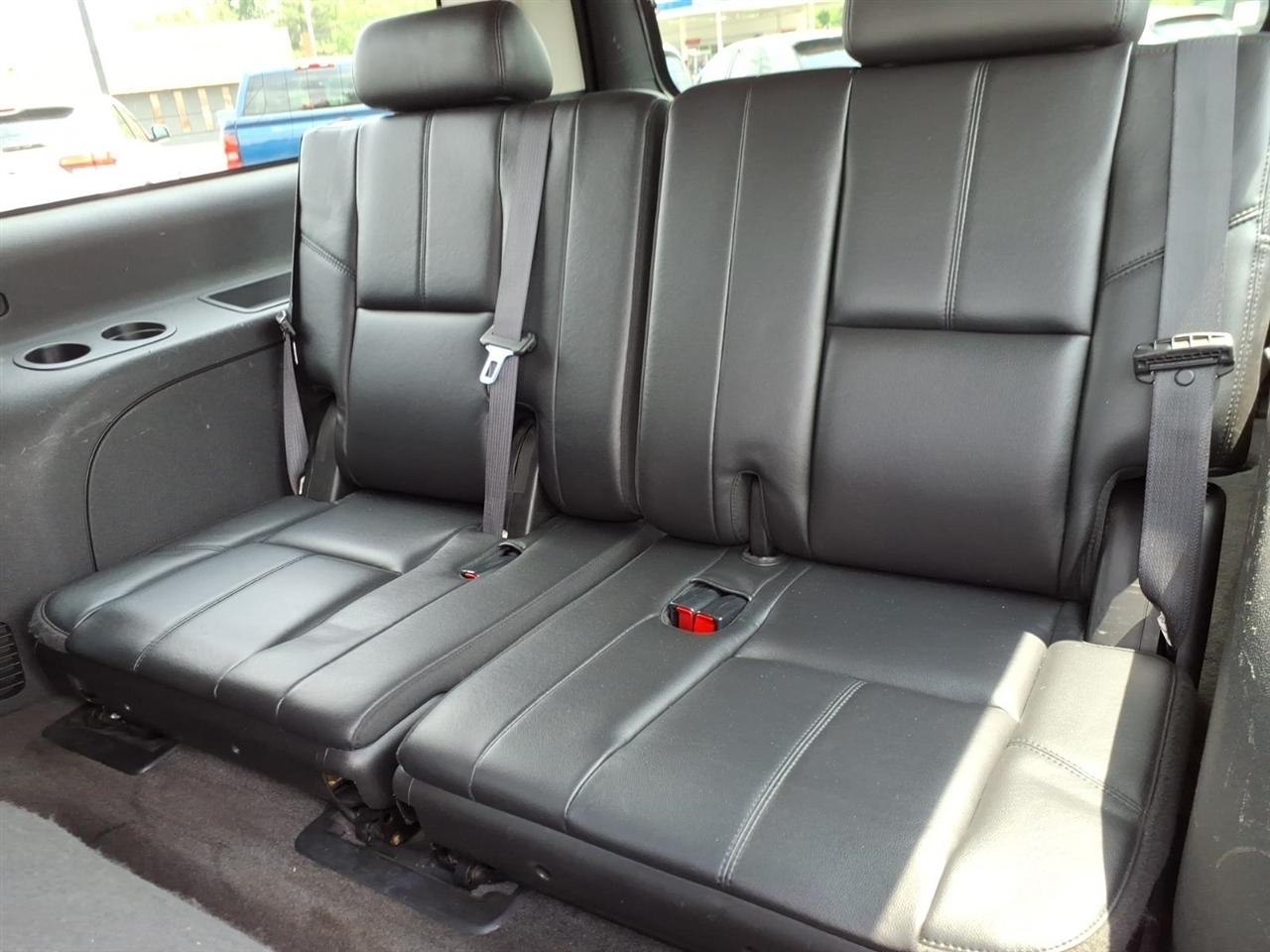 Chevrolet Suburban  2010