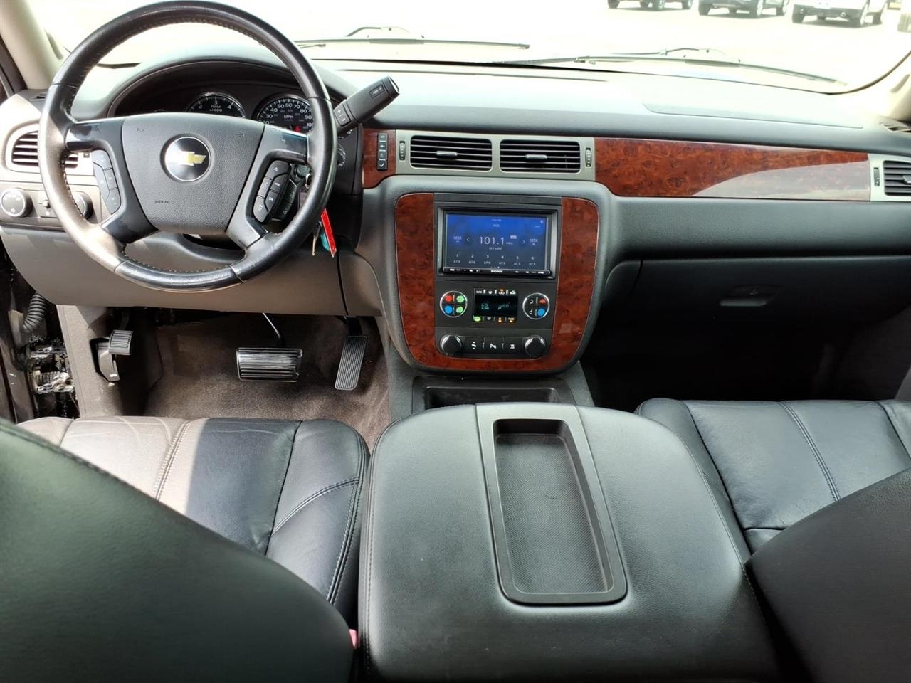 Chevrolet Suburban  2010