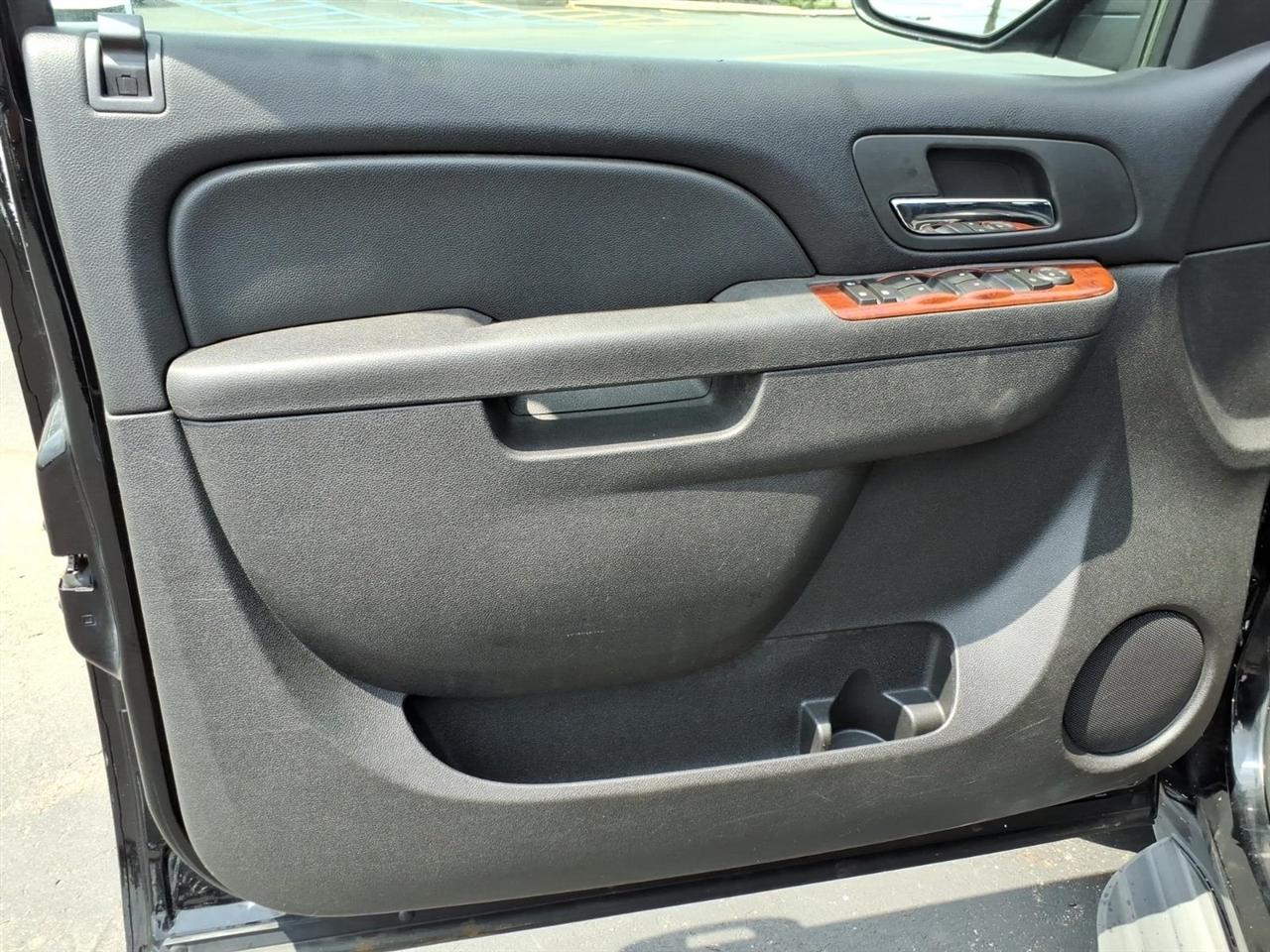 Chevrolet Suburban  2010