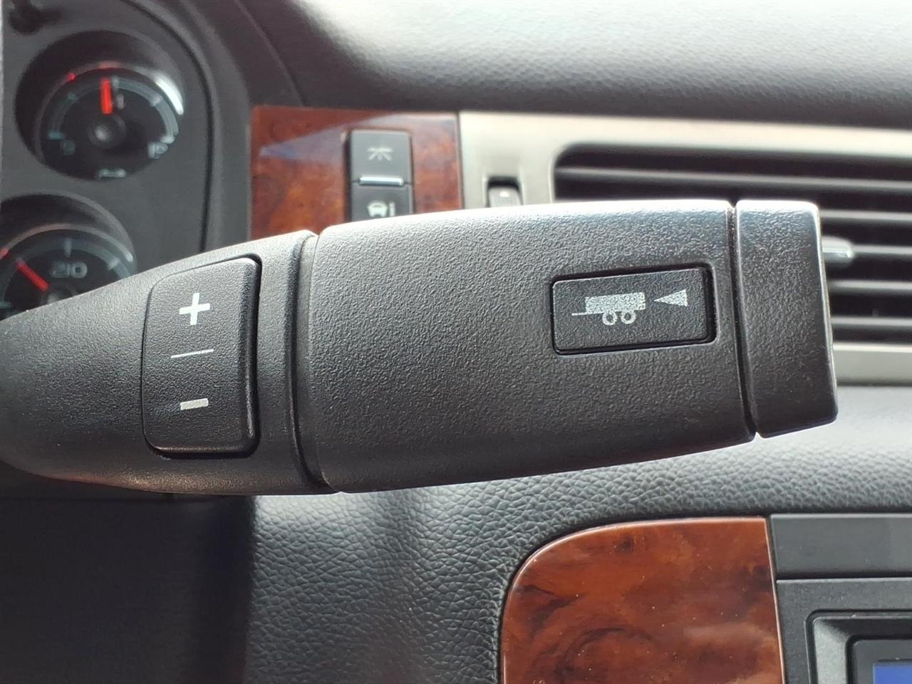 Chevrolet Suburban  2010