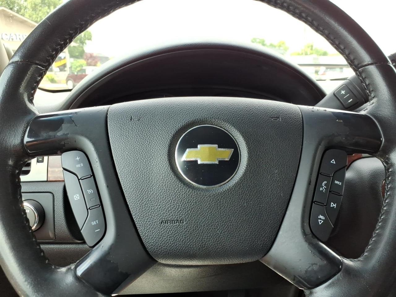 Chevrolet Suburban  2010