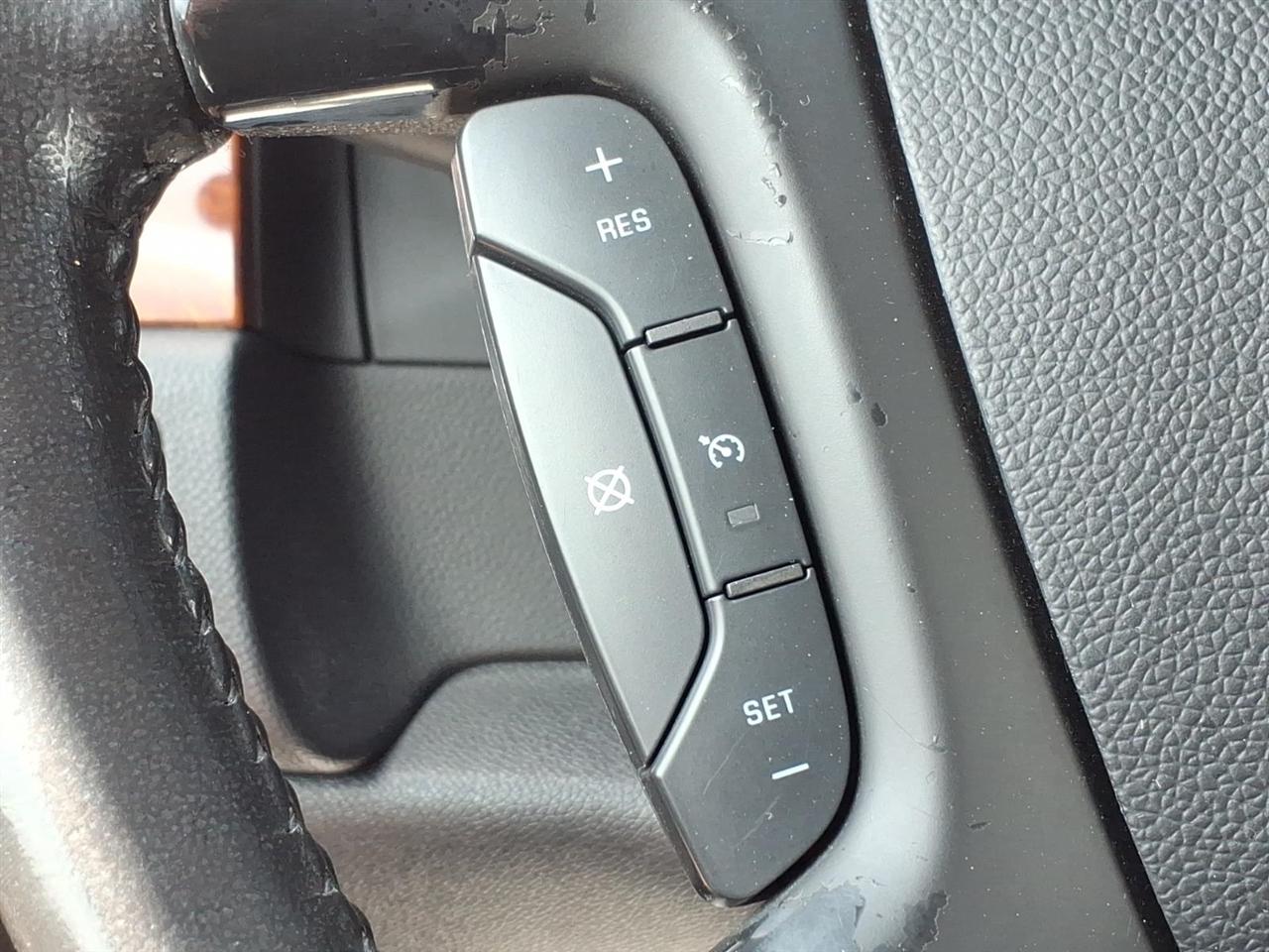 Chevrolet Suburban  2010