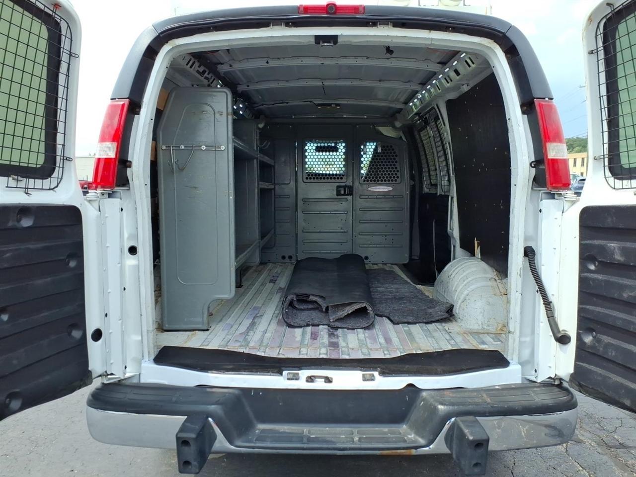 GMC Savana Cargo Van  2016