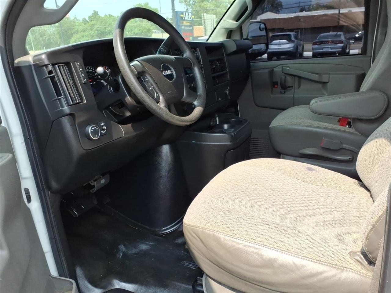 GMC Savana Cargo Van  2016