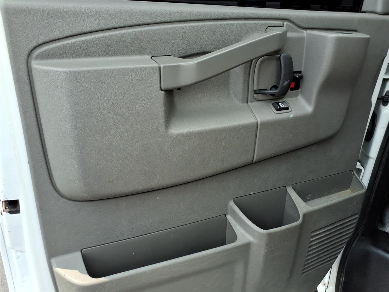 GMC Savana Cargo Van  2016