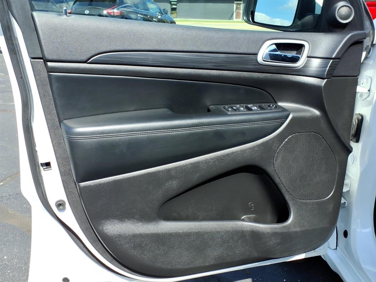 Jeep Grand Cherokee photo 13