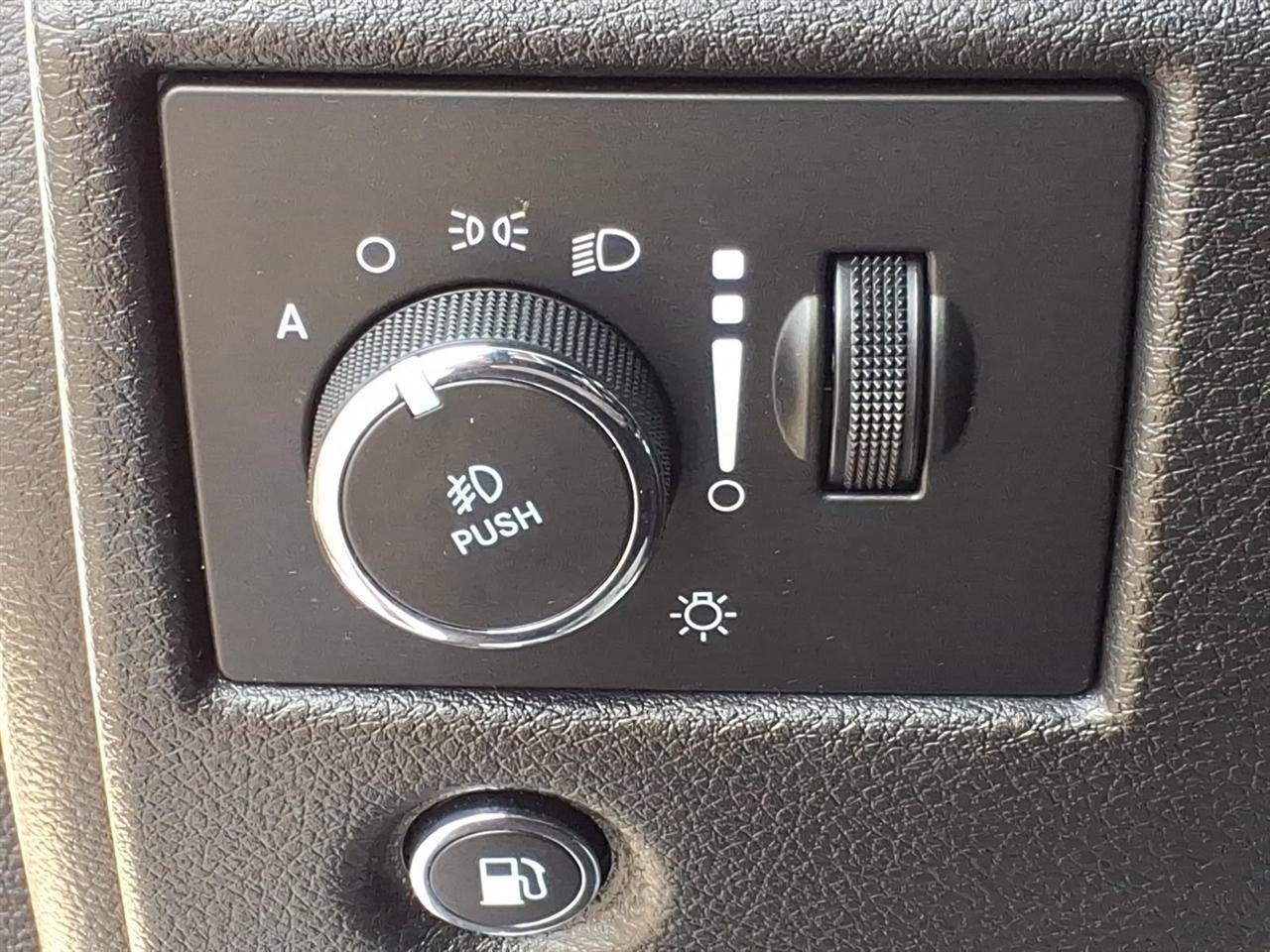 Jeep Grand Cherokee photo 15
