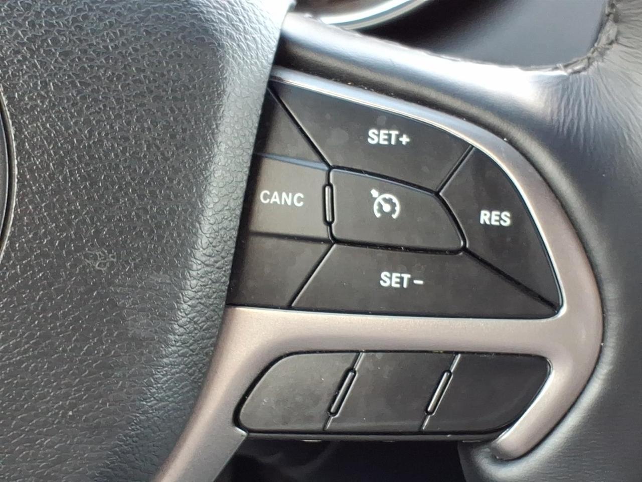 Jeep Grand Cherokee photo 23