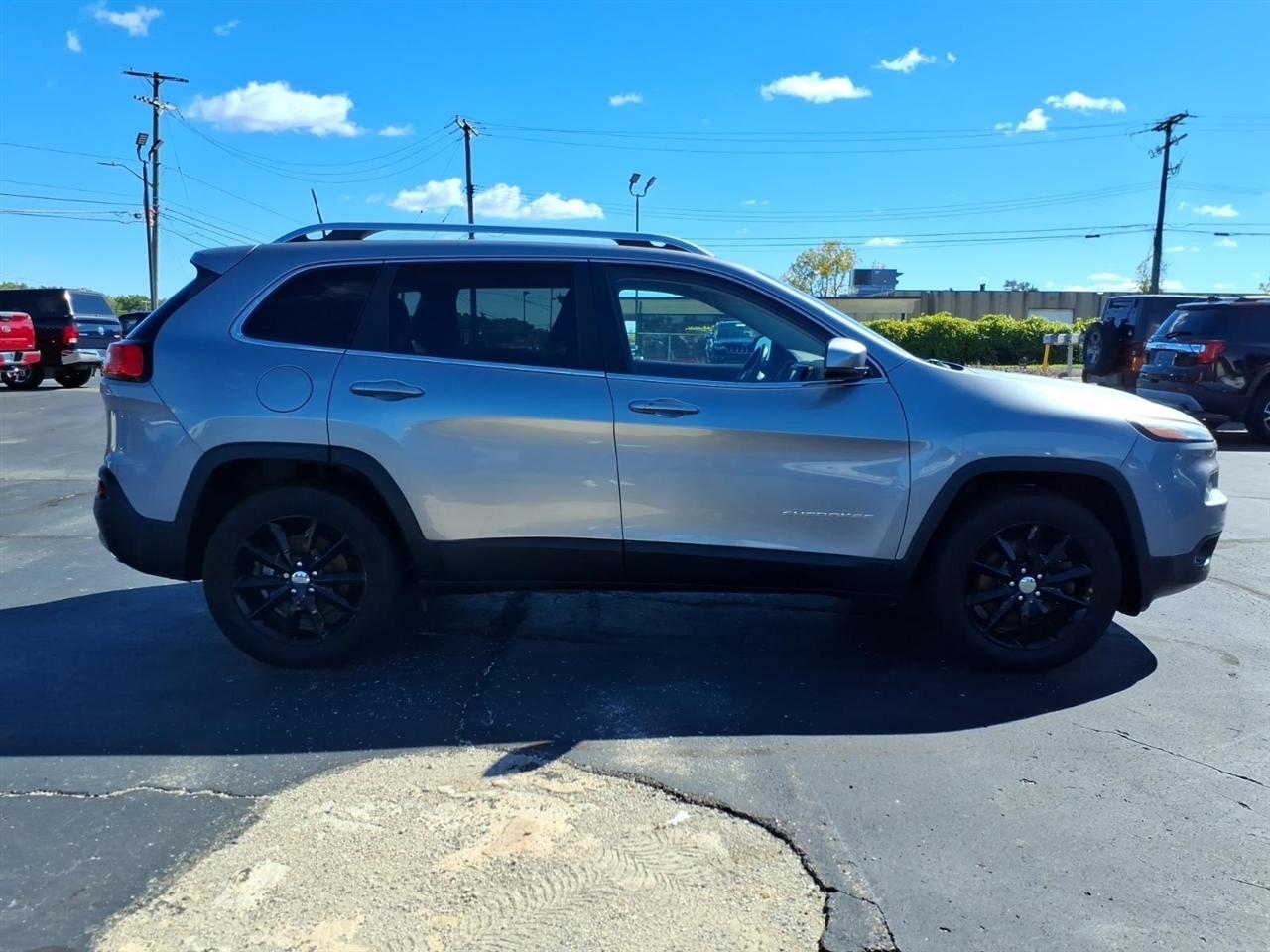 Jeep Cherokee photo 6