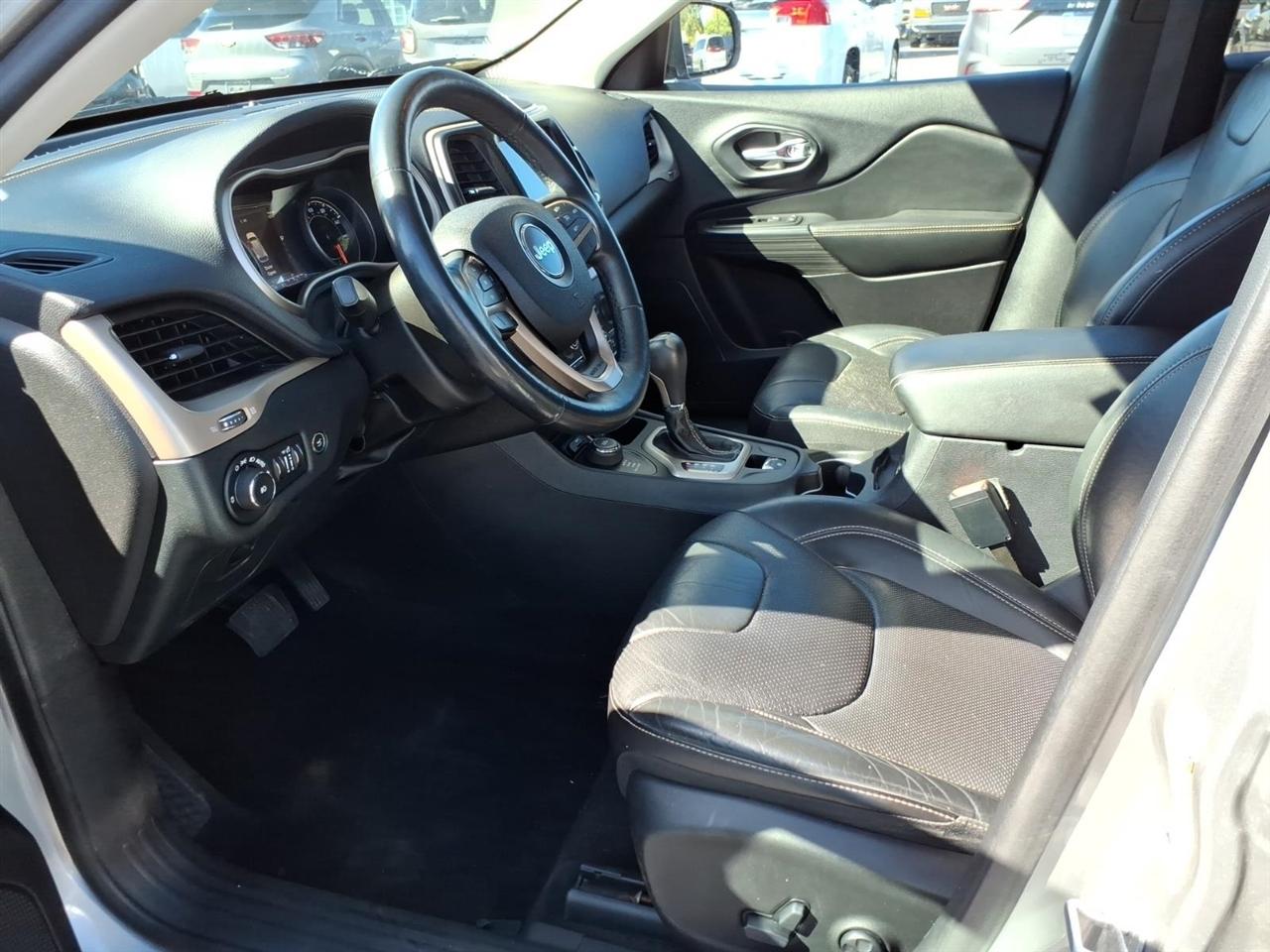Jeep Cherokee photo 10