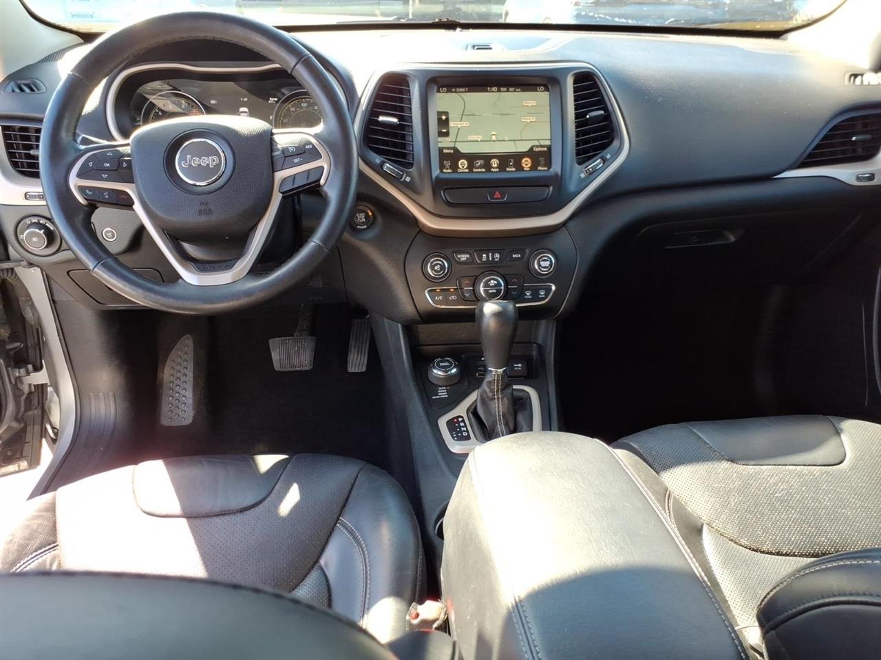 Jeep Cherokee photo 12