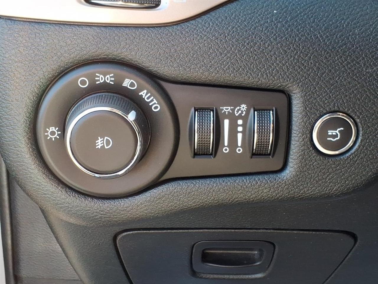Jeep Cherokee photo 14