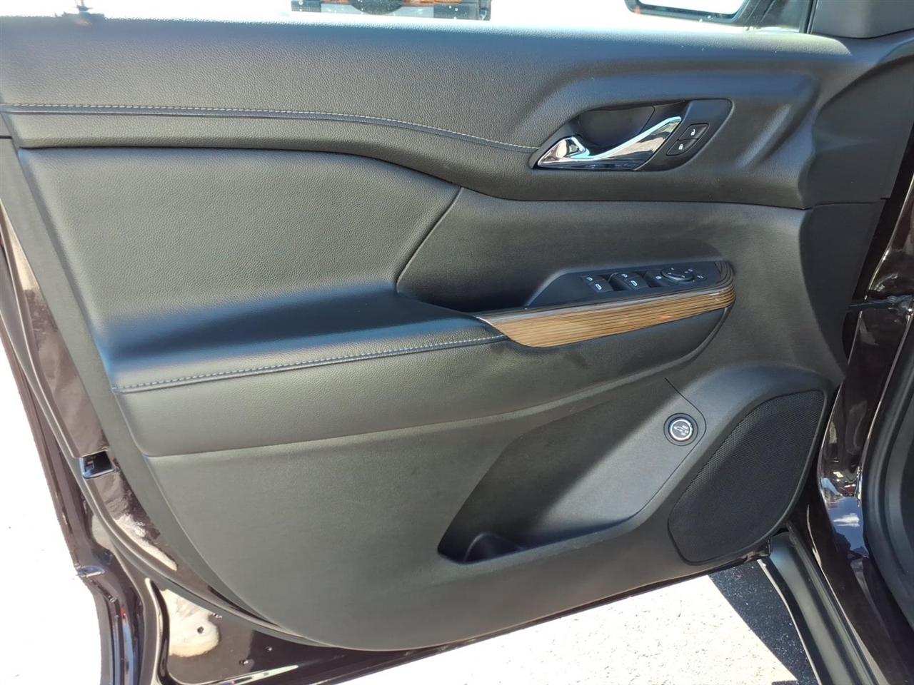 GMC Acadia photo 14