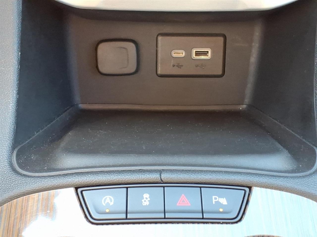GMC Acadia photo 18