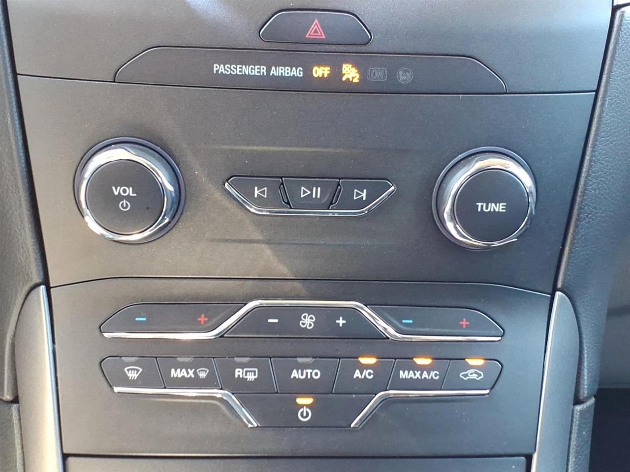 Ford Edge photo 16