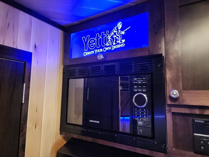 Yetti Traxx Edition - T817HD-PK 8 ft x 17 ft  2018 Yetti Traxx Edition - T817HD-PK 8 ft x 17 ft  2018