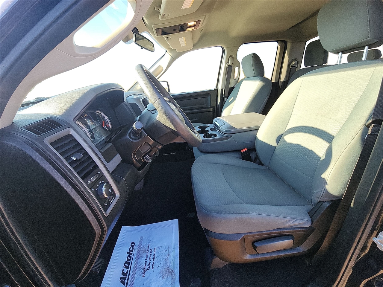 RAM 1500 Classic Express 4x4 Quad Cab 6'4" Box 2019 RAM 1500 Classic Express 4x4 Quad Cab 6'4" Box 2019