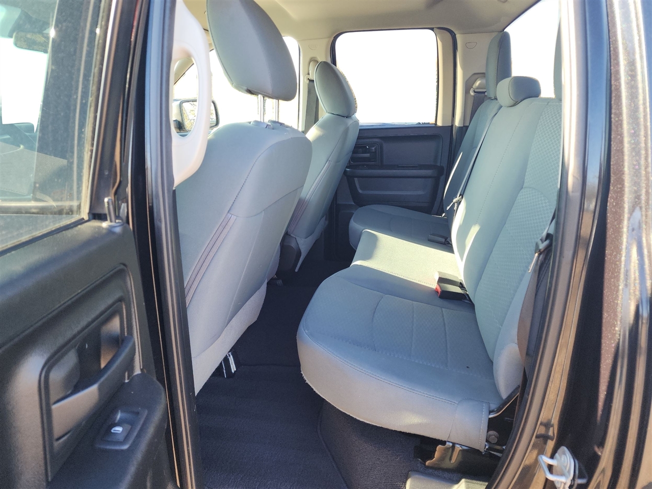 RAM 1500 Classic Express 4x4 Quad Cab 6'4" Box 2019 RAM 1500 Classic Express 4x4 Quad Cab 6'4" Box 2019