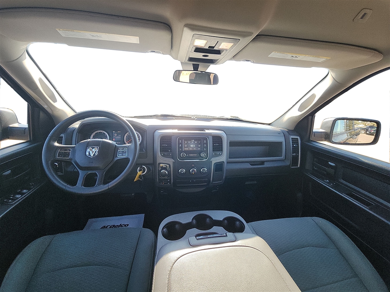 RAM 1500 Classic Express 4x4 Quad Cab 6'4" Box 2019 RAM 1500 Classic Express 4x4 Quad Cab 6'4" Box 2019