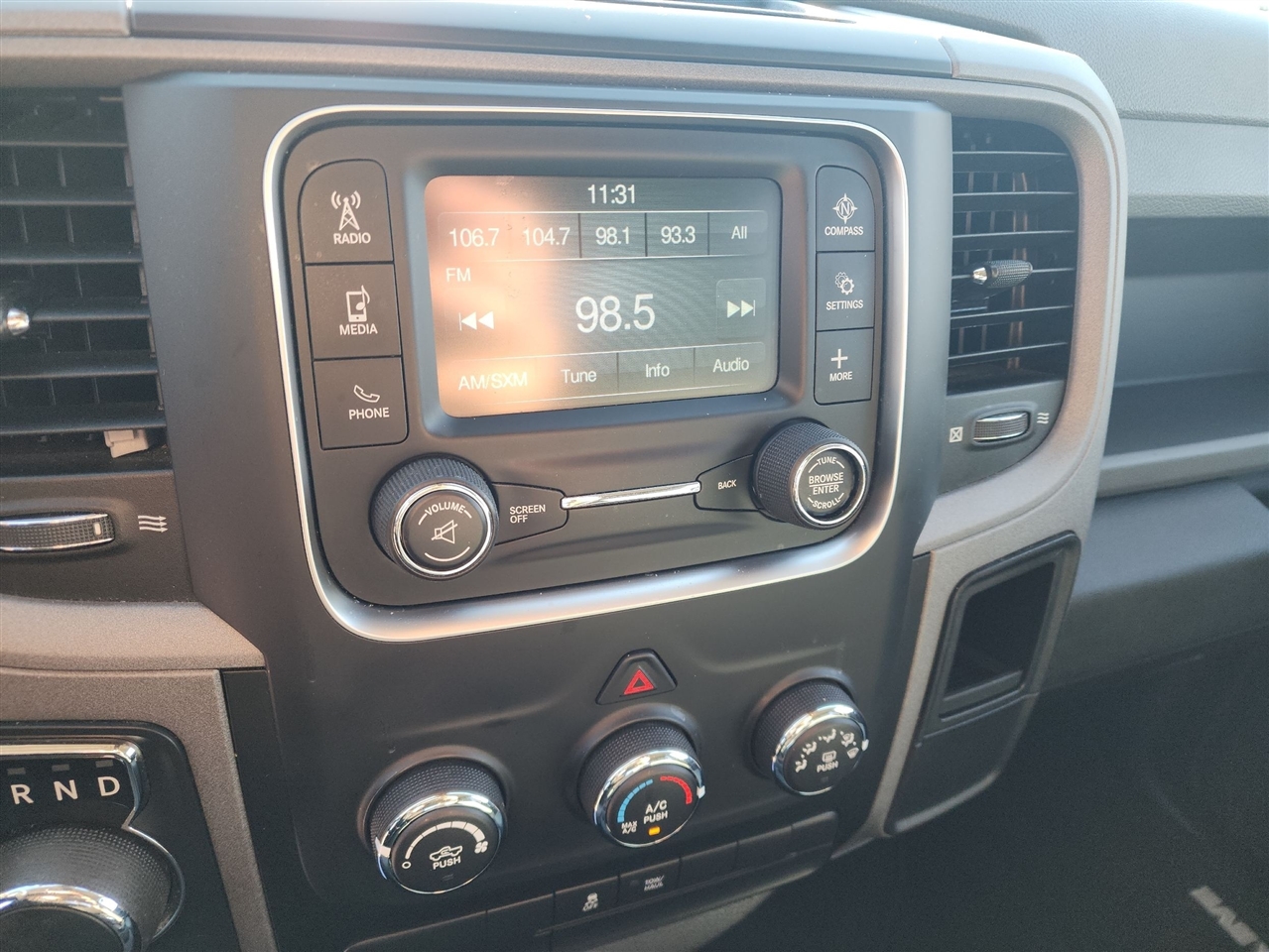 RAM 1500 Classic Express 4x4 Quad Cab 6'4" Box 2019 RAM 1500 Classic Express 4x4 Quad Cab 6'4" Box 2019