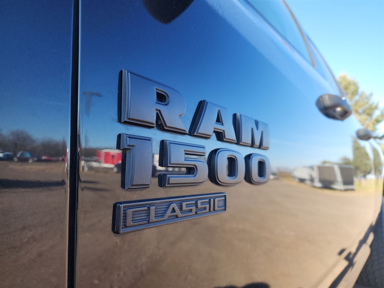 RAM 1500 Classic Express 4x4 Quad Cab 6'4" Box 2019 RAM 1500 Classic Express 4x4 Quad Cab 6'4" Box 2019