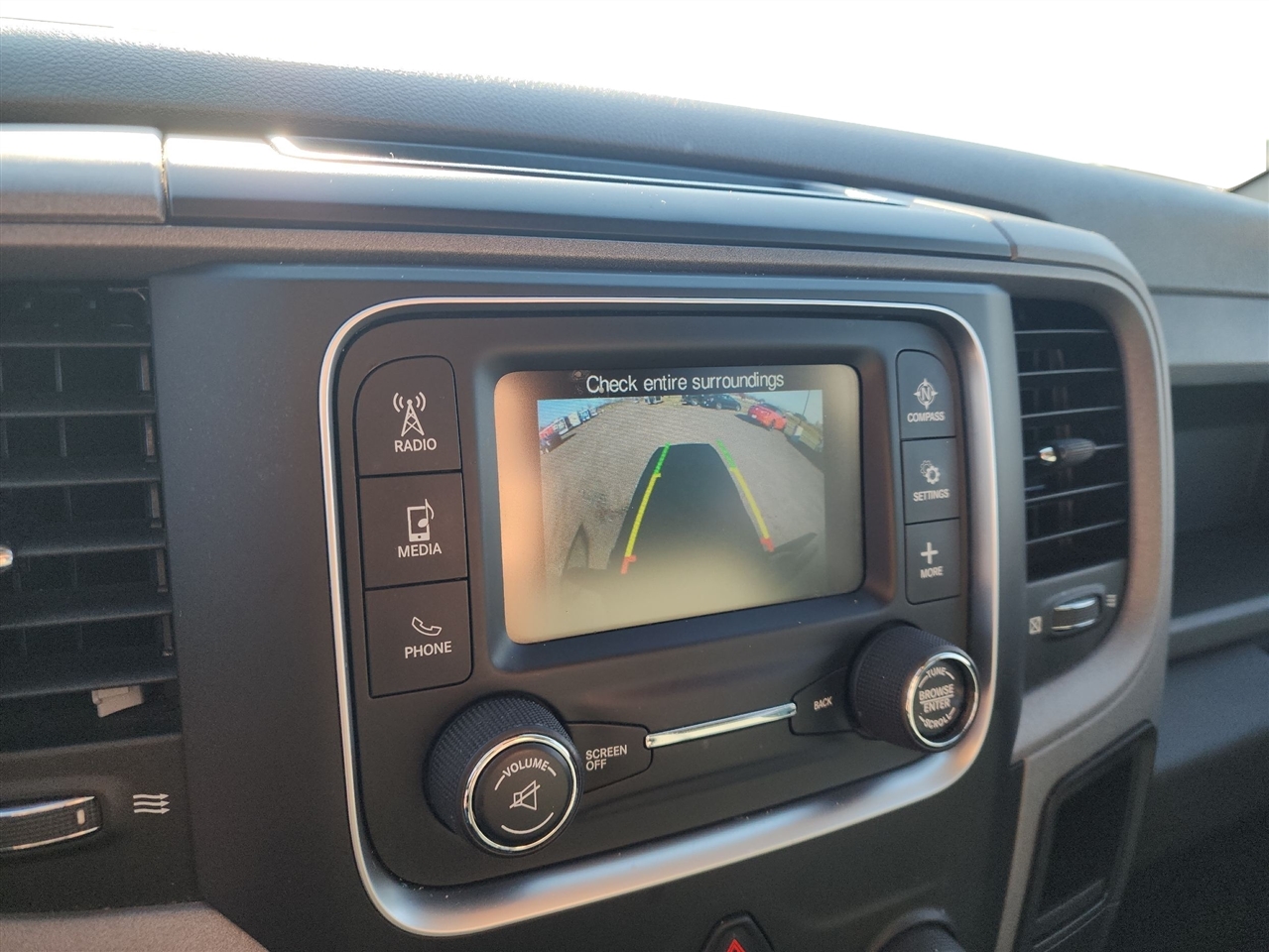 RAM 1500 Classic Express 4x4 Quad Cab 6'4" Box 2019 RAM 1500 Classic Express 4x4 Quad Cab 6'4" Box 2019